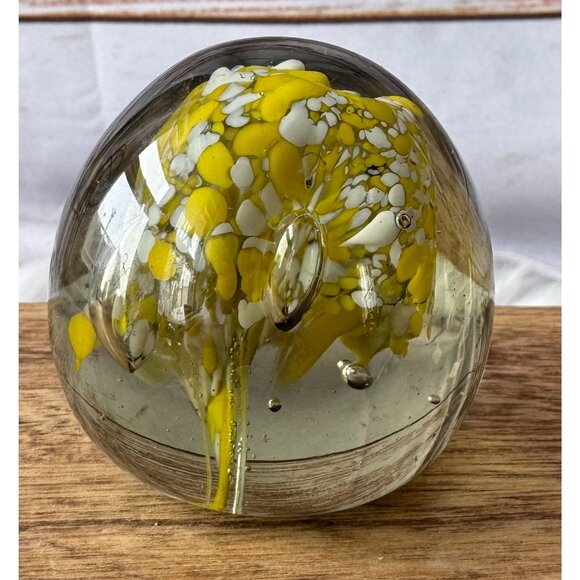 Vintage Handblown Yellow & White Dome Art Glass Paperweight With Abstract Design - Picture 4 of 10